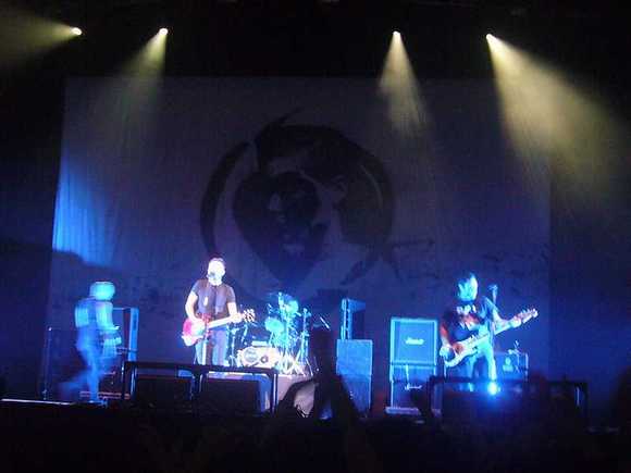 RISE AGAINST