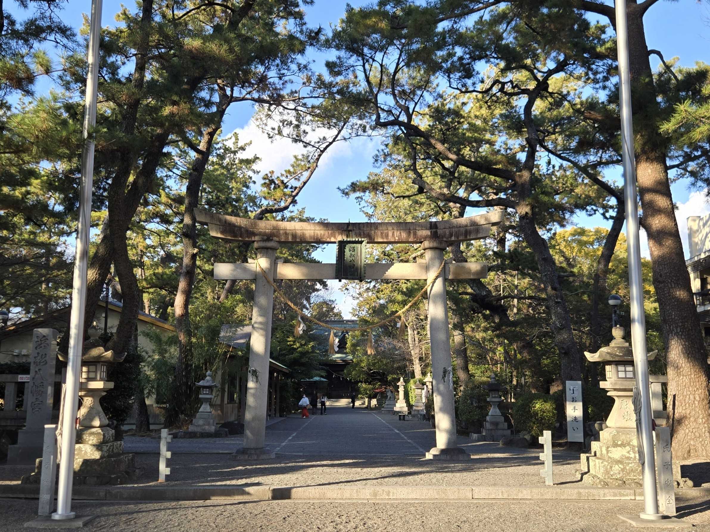 浜松市：浜松八幡宮 千年を経た古木と家康公所縁の八幡宮 | おんかみの