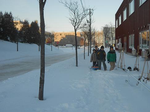 学校前の歩道