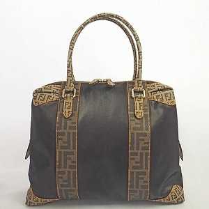 フェンディ ズッカ ズッキーノ FF柄 日常から旅行まで使いやすい