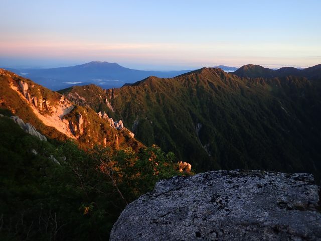 中央ア空木岳ー南駒ケ岳ー越百山を一泊周回-２日目南駒ケ岳と越百山を