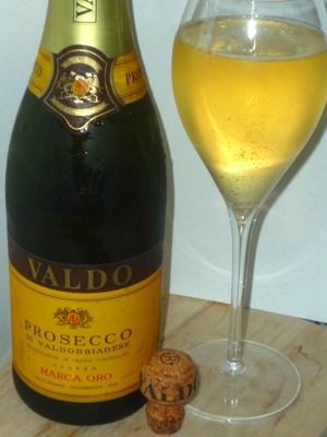 Valdo Spumanti Prosecco Marca Oro NV glass.jpg