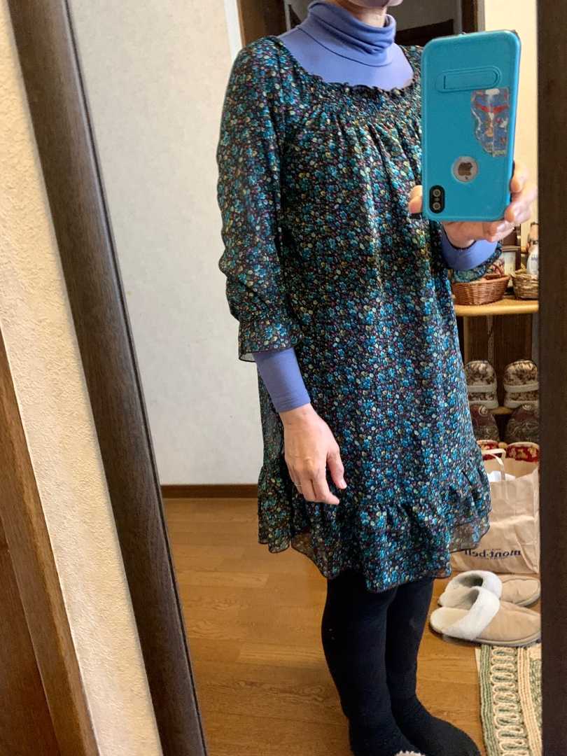 青タートル 緑 茶などのチュニック 黒パンツ 黒靴下 黒の紐靴 サーモンピンクに赤のハイヒールの刺繍のマスク 色合いが違って写ってますがｗ Music Land 私の庭の花たち 楽天ブログ