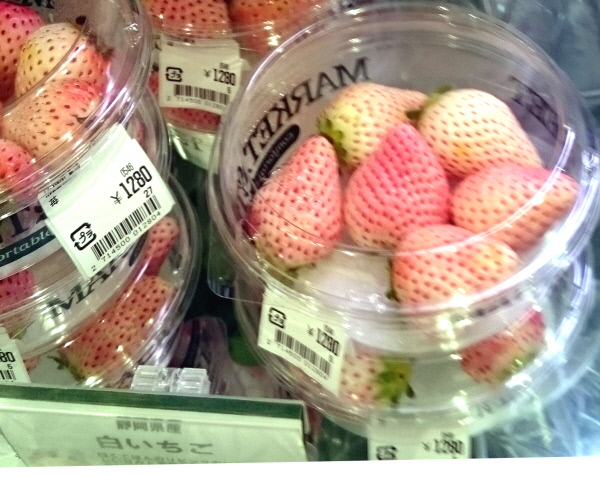 白イチゴ(1).JPG
