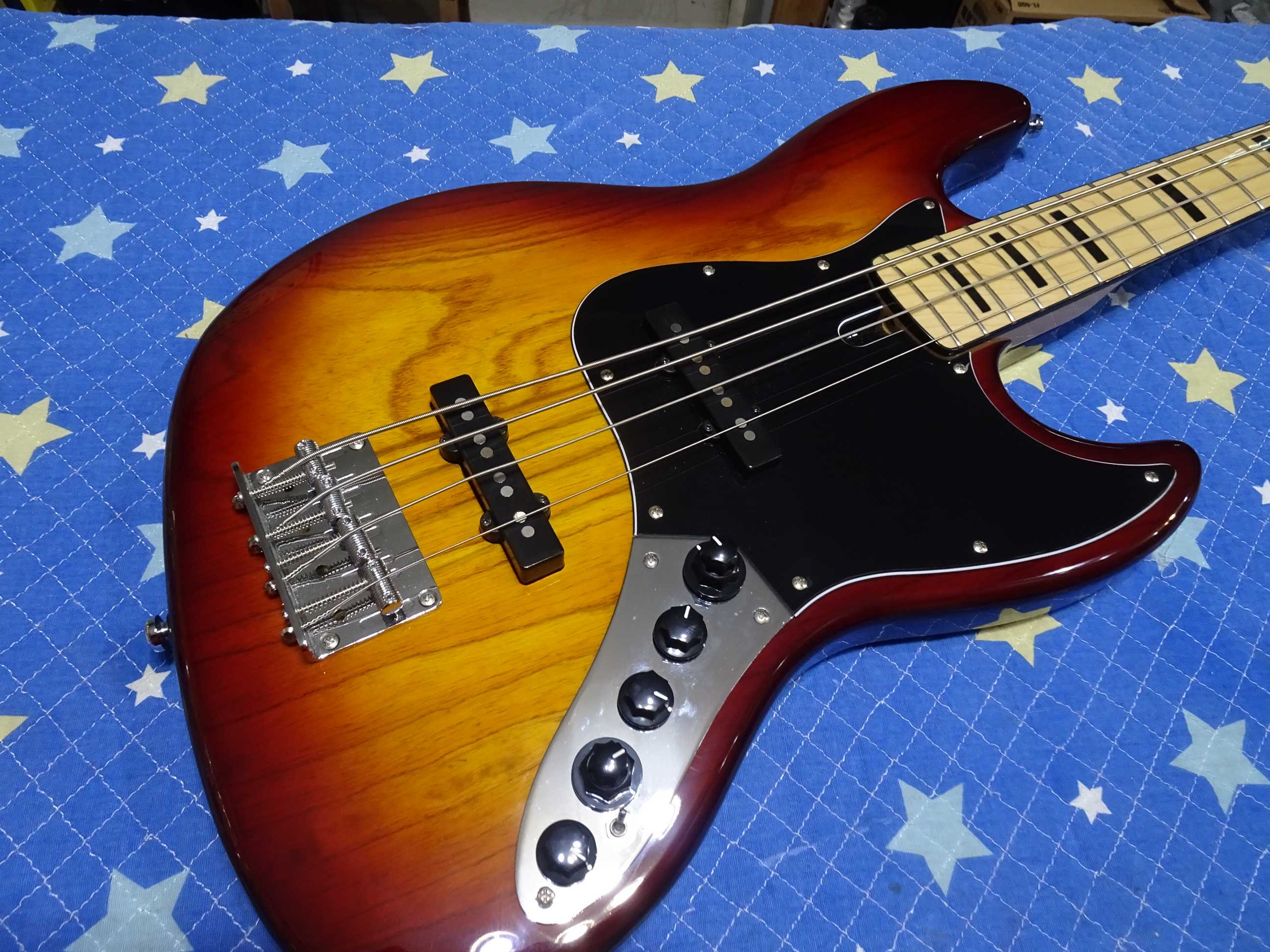 [保健室]Sire V7 ジャズベース　ギグバッグ付き　値下げしました！ 保健室]Sire V7 ジャズベース ギグバッグ付き 値下げしました