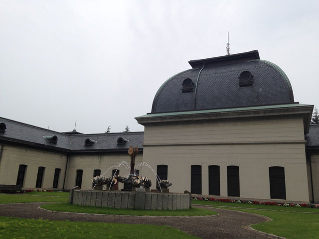 兵庫県公館（ネウストリア公国大使館）　中庭