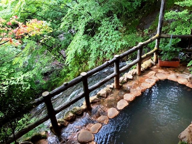 5/31 日本百名山を制覇するため全国各地から赤城山登山へ!! 最高峰黒檜山では新緑が頂まで到達しました。 赤城山の温泉旅館 赤城温泉花の宿湯