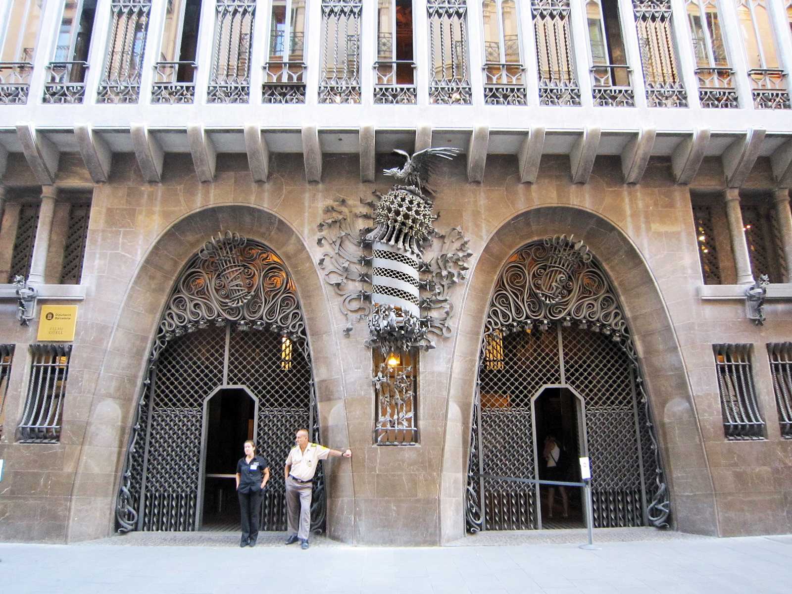 ガウディのカテナリーアーチ グエル邸 カサ バトリョ カサ ミラ ミカオ建築館 日記 楽天ブログ