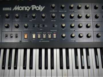 ビンテージ シンセサイザーの修理 コルグ monopoly修理 音出ない  