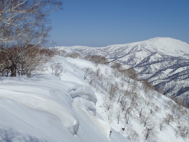 P3300753　9：48雪庇を.jpg