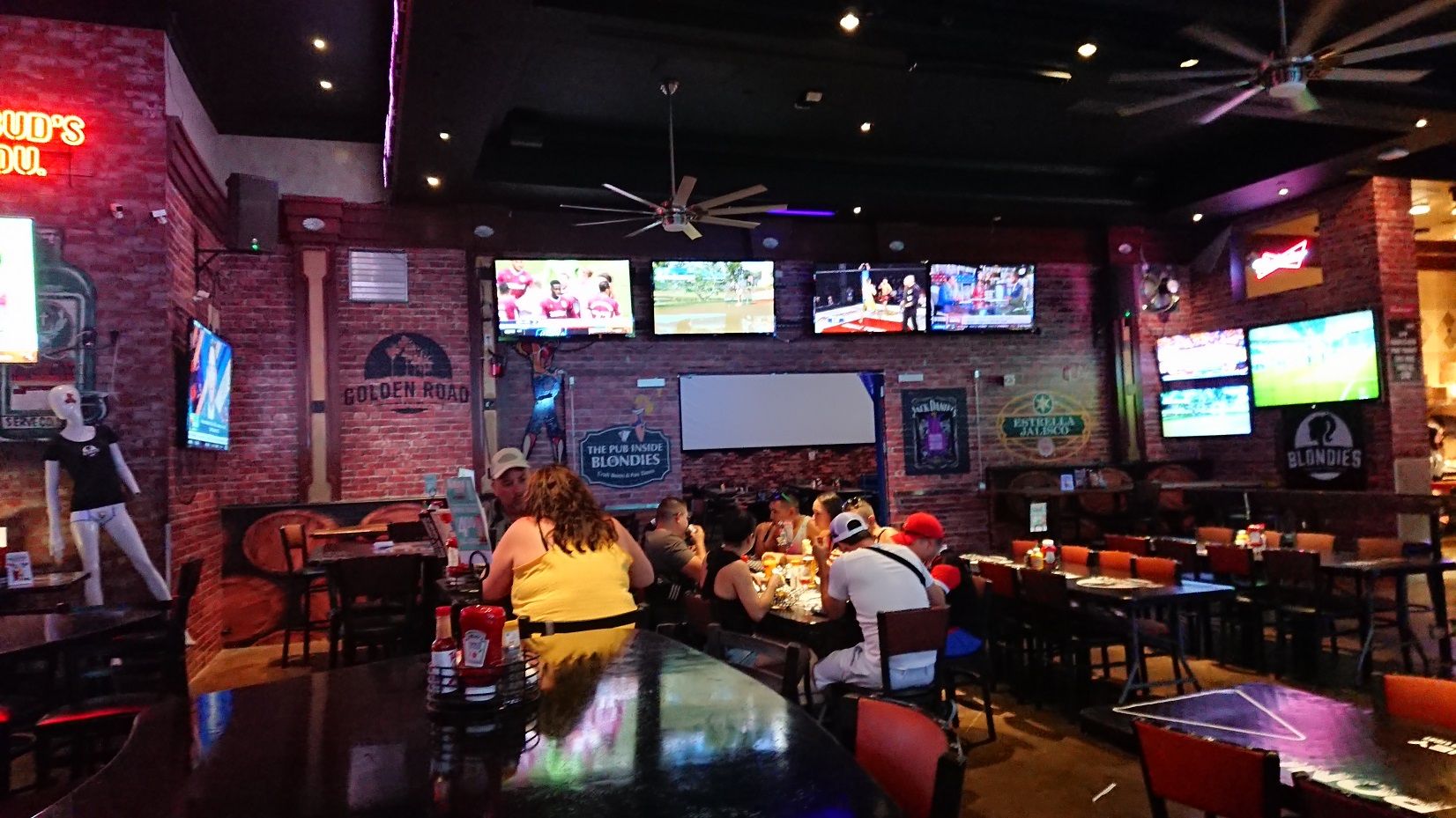 ブロンディーズ・スポーツ バー ＆ グリル Blondies Sports Bar & Grill ラスベガス ロサンゼルスの旅 楽天ブログ