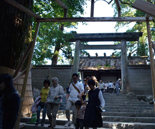 伊勢神宮本殿前