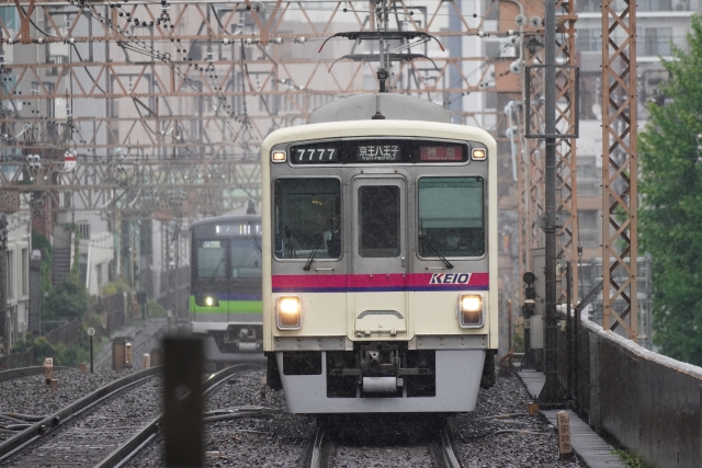 京王電鉄 9000系 電車型懐中電灯 ダイナモ発電機能付き 京王電鉄 9000系 電車型懐中電灯 ダイナモ発電機能付き 京王電鉄