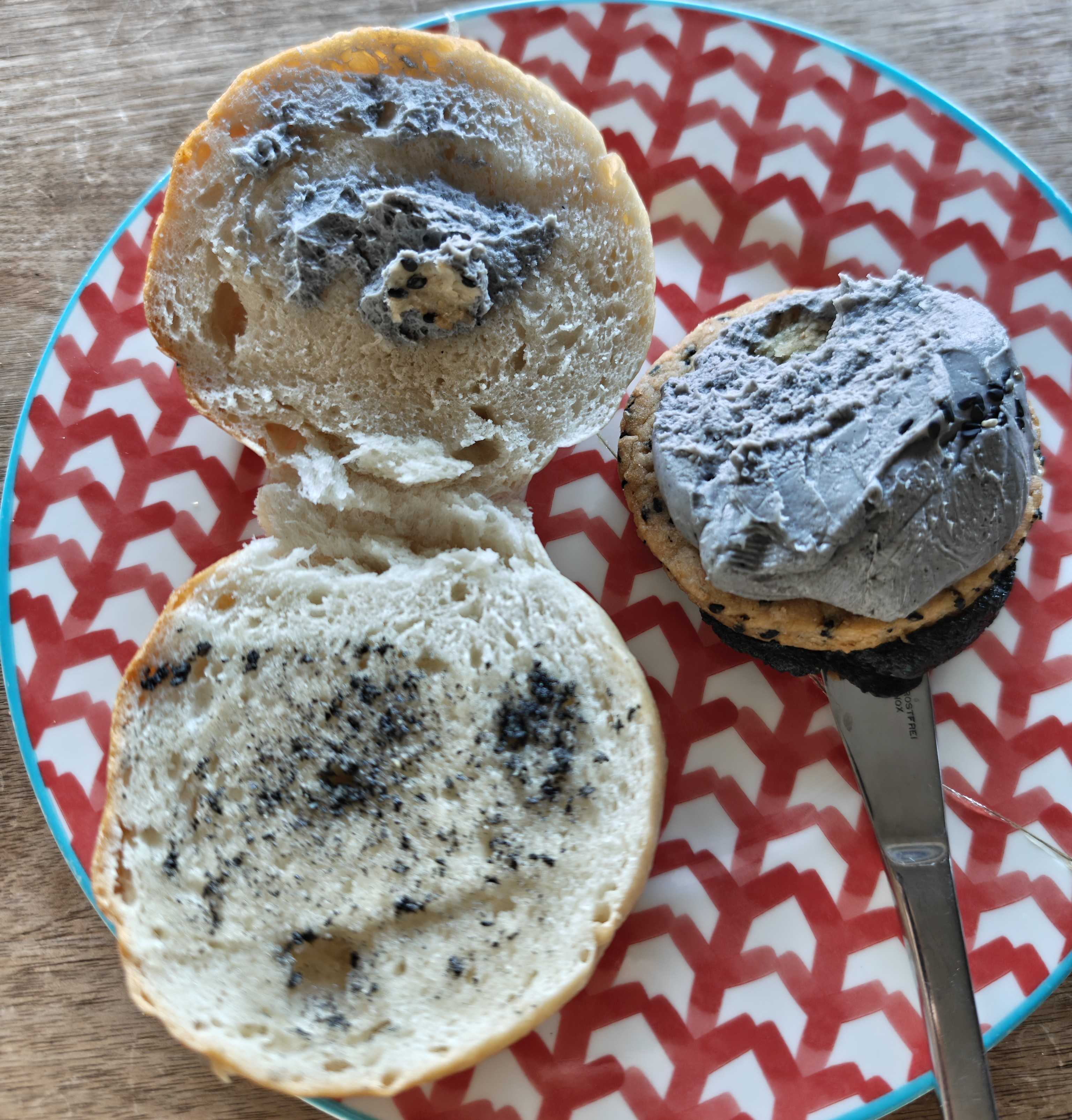 滋賀県　スコーン・ベーグルのお店　inari bakery　通販　黒ごま尽くしサンド