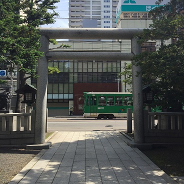 神社と市電３.JPG