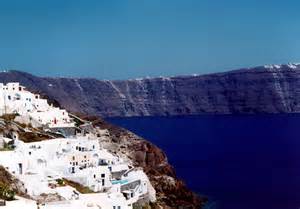 サントリーニ島は火山の外輪山の残り?