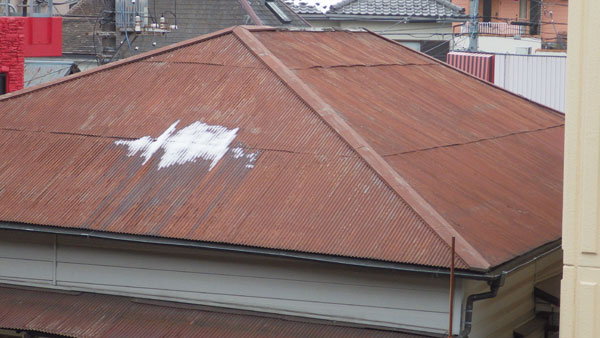 2-13屋根の残雪.jpg