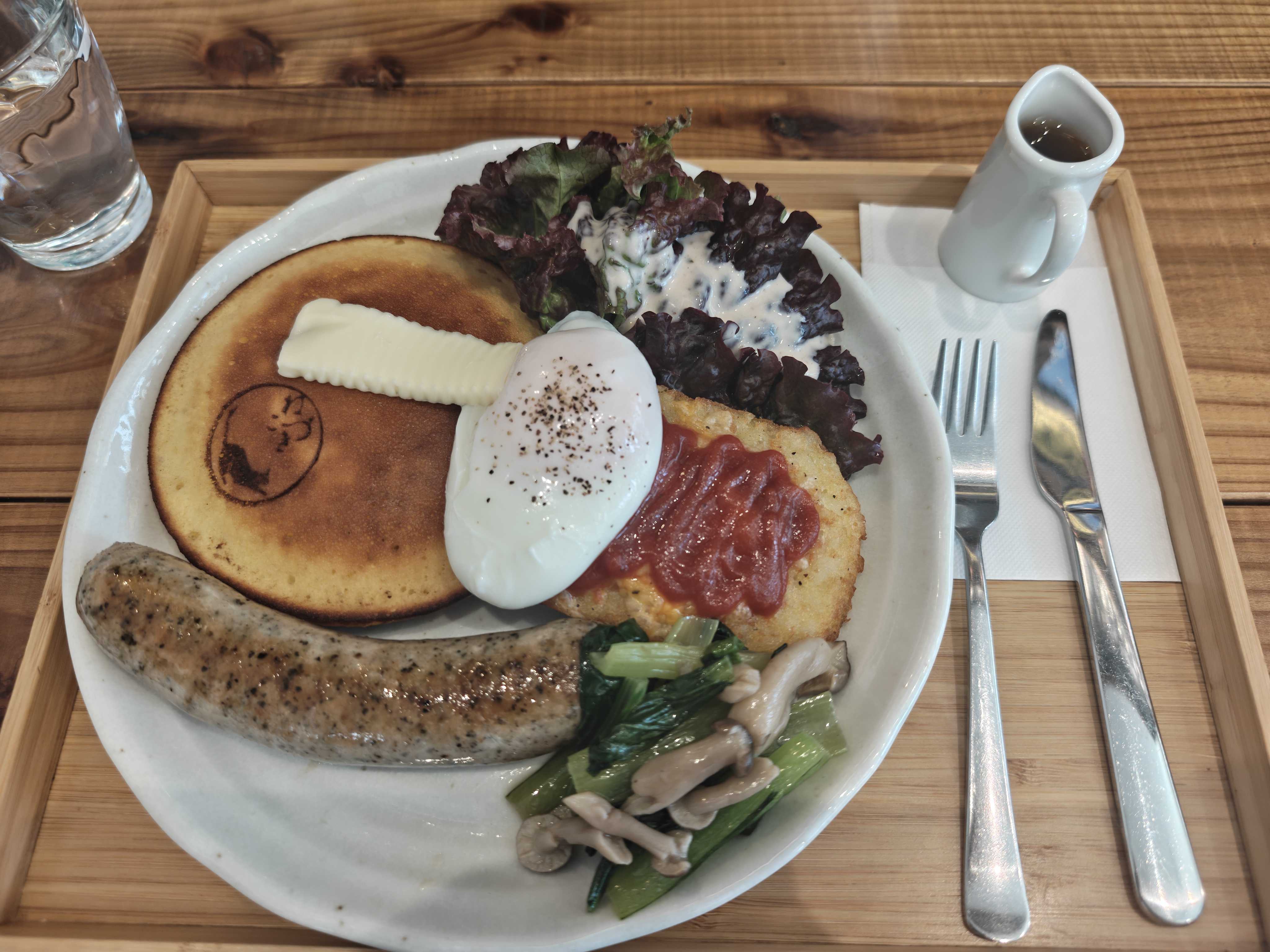 錦糸町駅　ねこづき（Nekozuki Pancake Café）　エッグベネディクトプレート