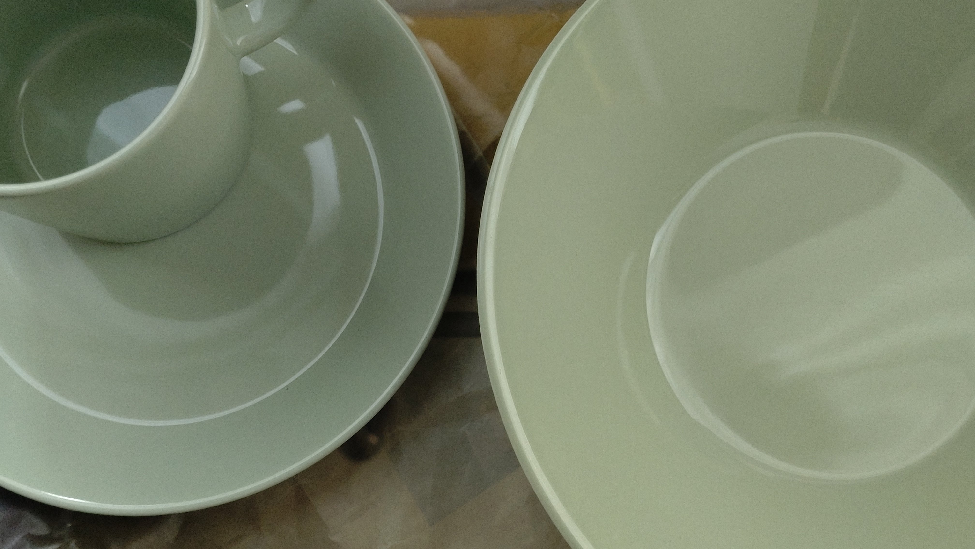 ティーマ新色セージグリーンと廃盤セラドングリーンを比較してみた