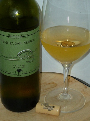 Cantine Due Palme Tenute San Marco Marvasia Bianca 2013 glass.jpg