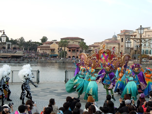 20121007_ﾊﾛｳｨﾝﾃﾞｲﾄﾞﾘｰﾑ_気味悪.JPG