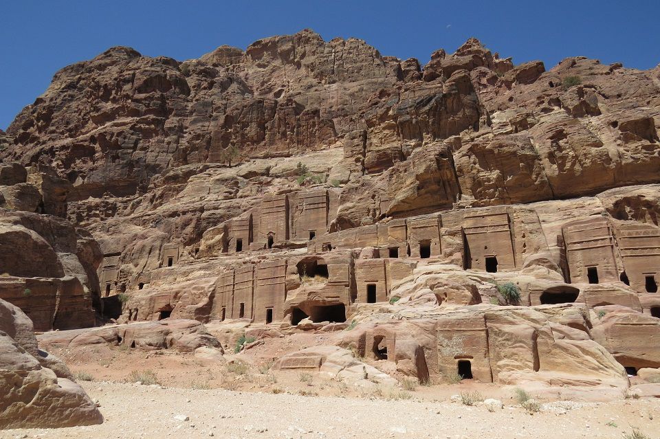 イスラエル・ヨルダンの旅（23）；ペトラの岩山の岩窟墓群「王家の墓」 政治、現代史、進化生物学、人類学・考古学、旅行、映画、メディアなどの