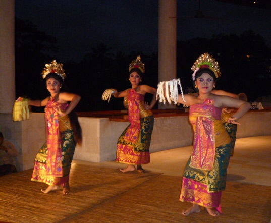 P1100365ダンス2.JPG