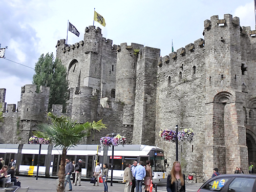 ﾌﾗﾝﾄﾞﾙ伯居城