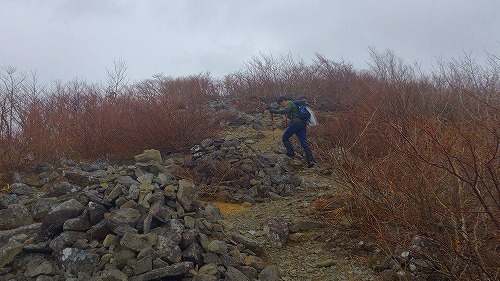 s-20140421北泉ヶ岳進む5雪なし.jpg