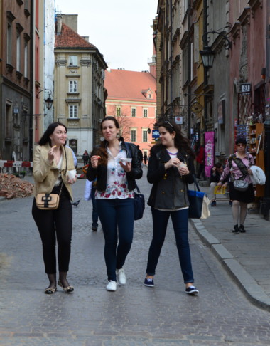 ワルシャワの旧市街市場広場付近で