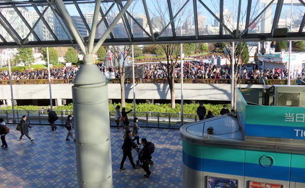 18 東京 グッズ＆ガチャガチャ行列 初日1448.JPG