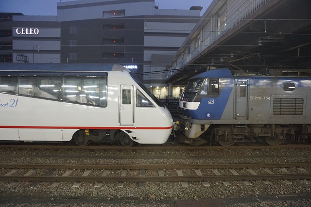 EF210-154牽引 伊豆急 2100系R-5編成 甲種6