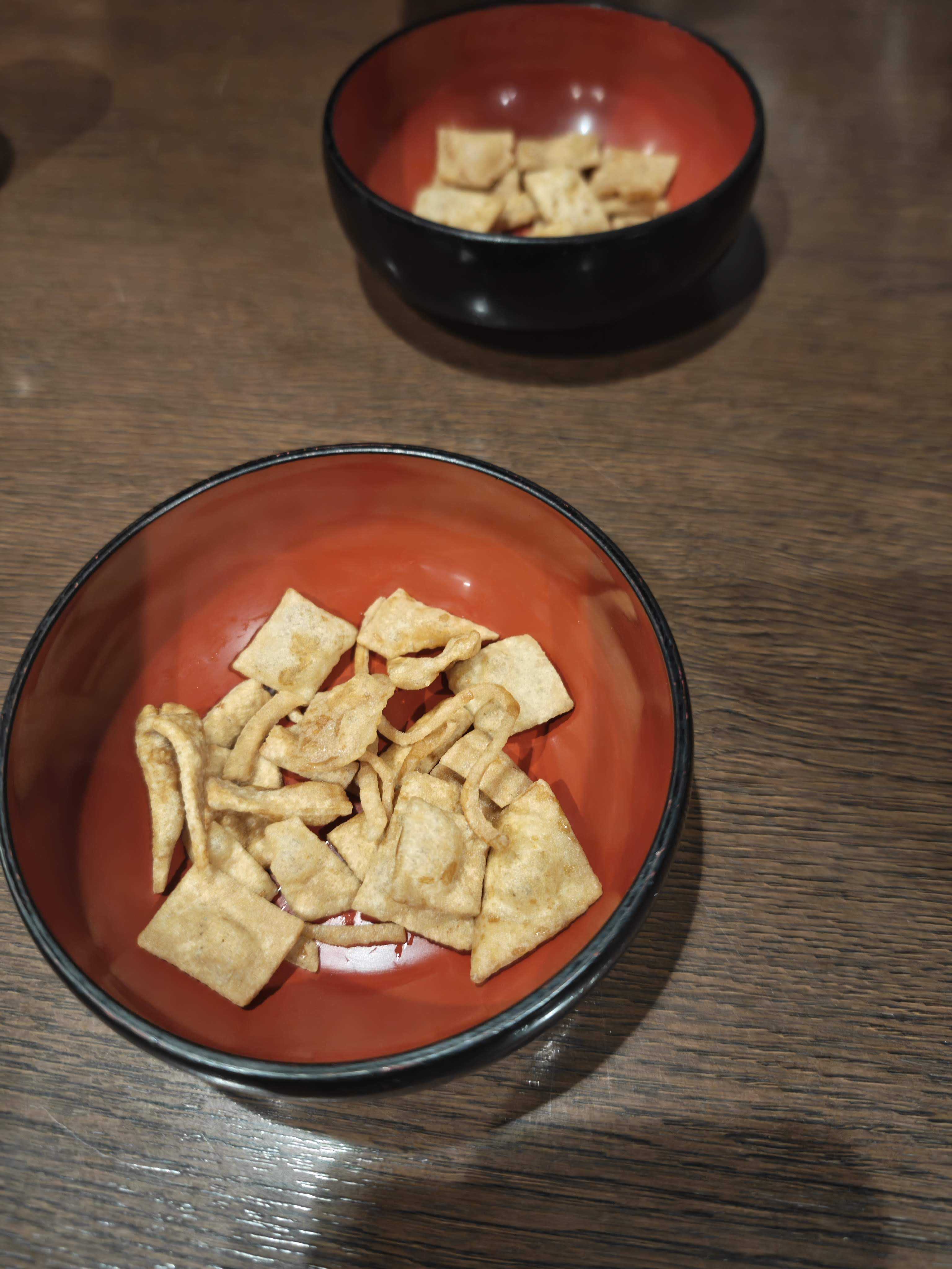 JR津田沼駅　ランチ　つだぬまや　おまけに出てくるそばせんべい