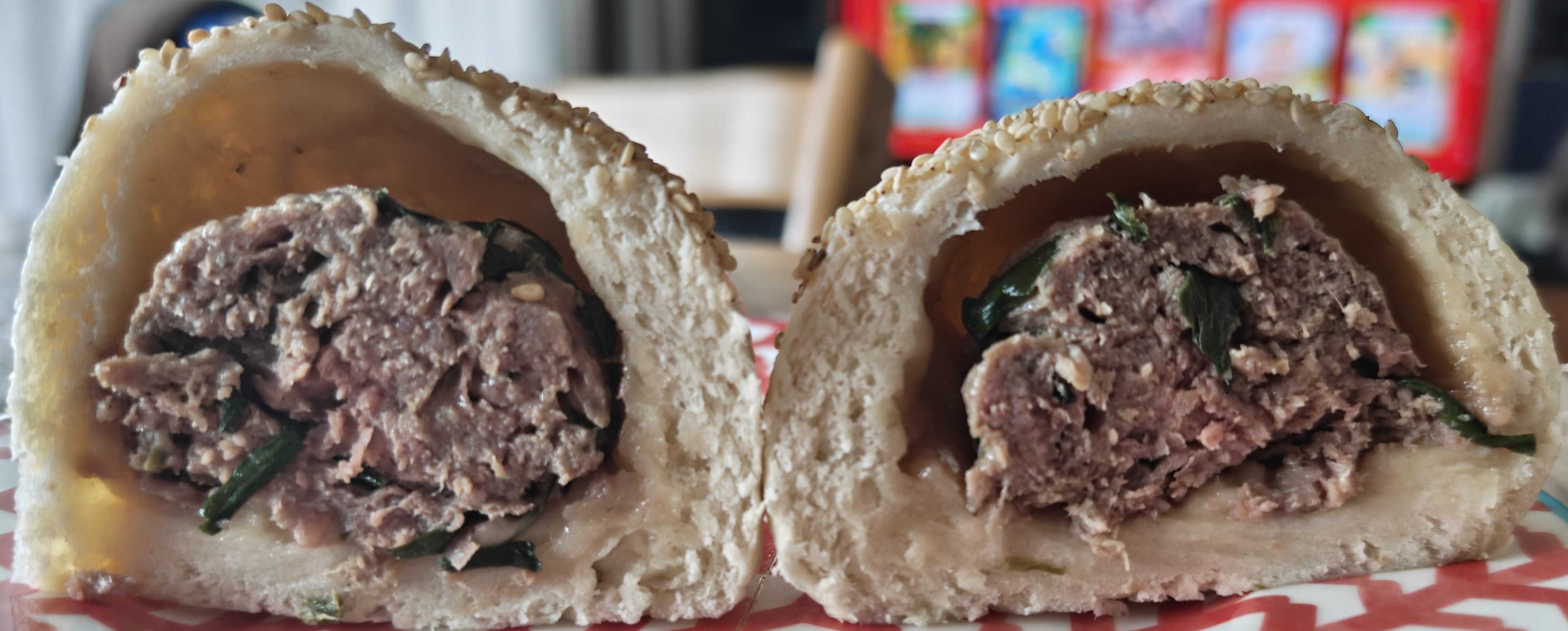 東京都小金井市 ぐるてんずカヌレ　京都市 小麦研究所 千葉県内のイベントで購入　胡椒まんじゅうベーグルの断面