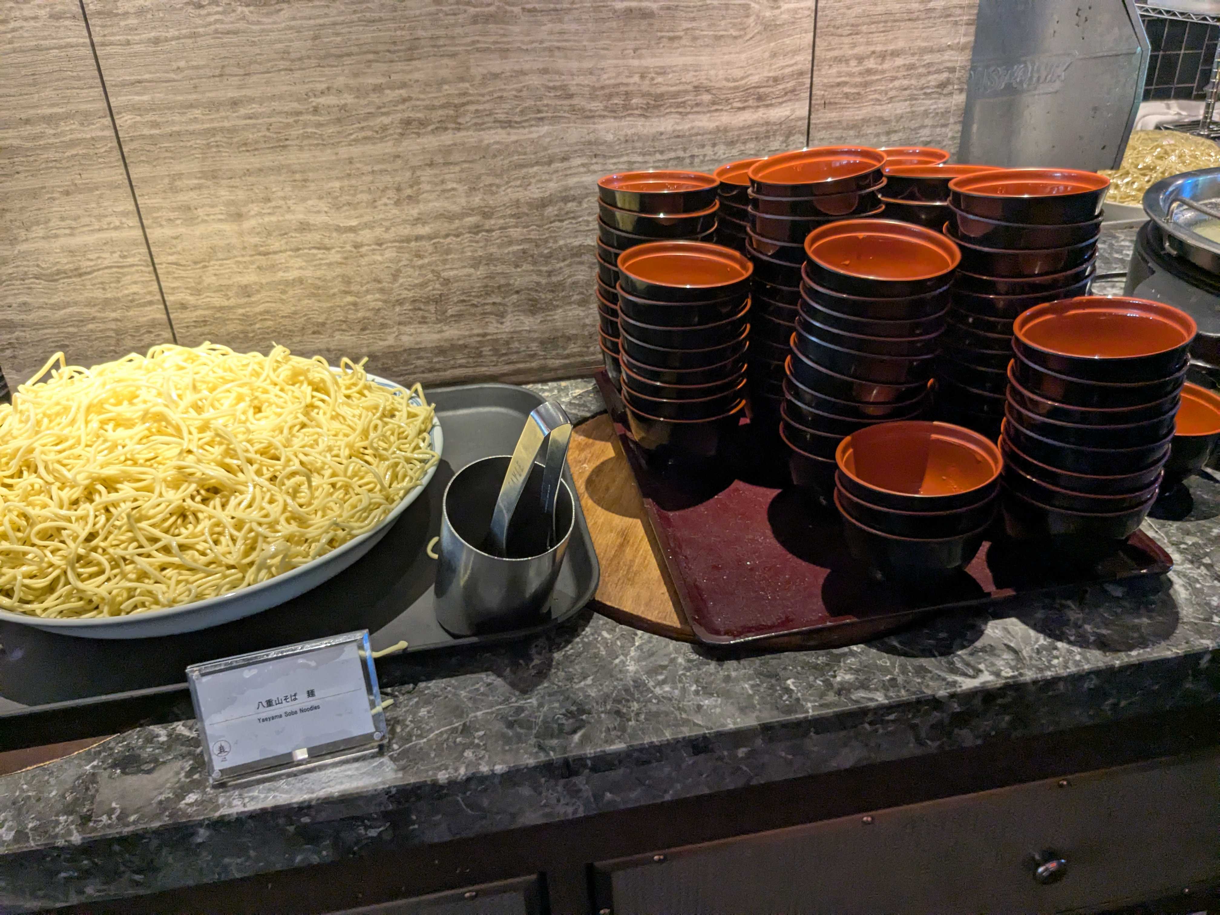 フサキビーチリゾートホテル＆ヴィラズISHIGAKI BOLD KITCHEN　朝食ビュッフェ メニュー　自分で作る八重山そば