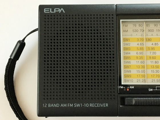 ラジオELPA 価格.com - 『サイズの比較』ELPA ER-P80F 月夜の逃亡者さんの