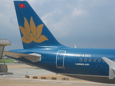 ベトナム航空の尾翼にハスの花が