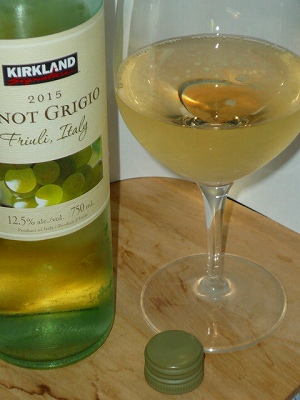 Kirkland Signature Friuli Grave PinotGrigio 2015 glass.jpg