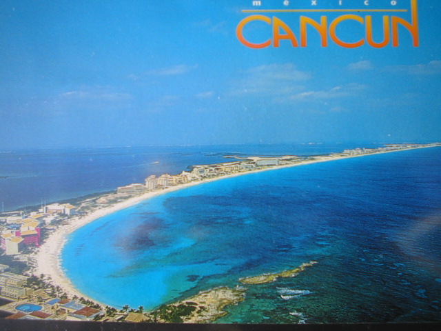カリブ海に囲まれたカンクンのホテル群