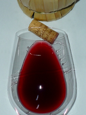 Cantine Fratelli Bellini Chianti Fiasco 2012 glass.jpg