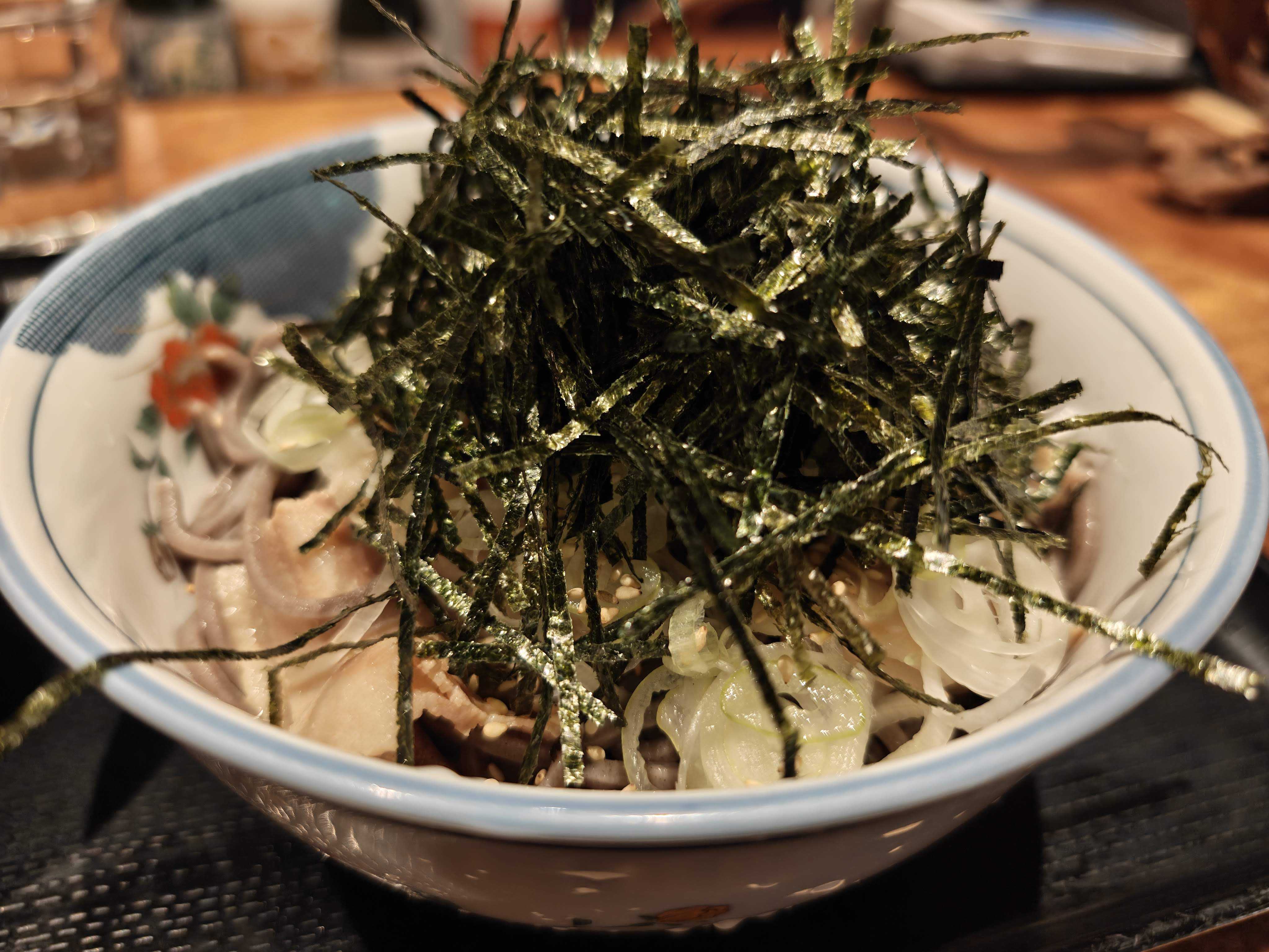 虎ノ門ヒルズ　つるりつるり　一人ランチ　岩中ポークの肉つけそば