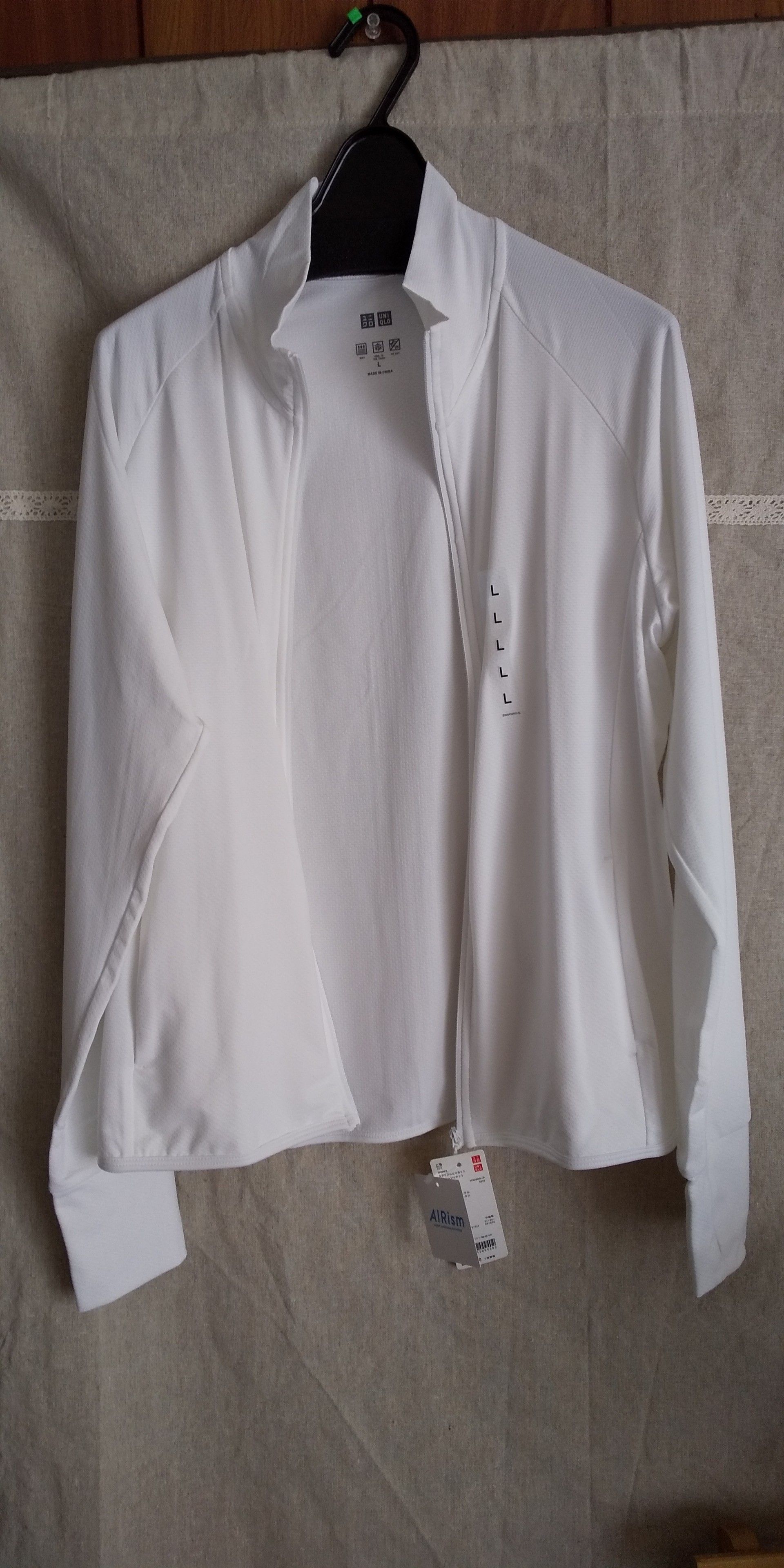 ユニクロ　エアリズムUVカットメッシュジャケット（長袖）白