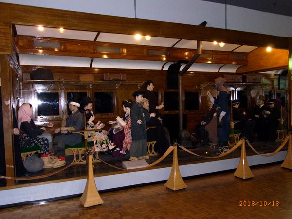 １１／１３列車の中の等倍模型展示.jpg