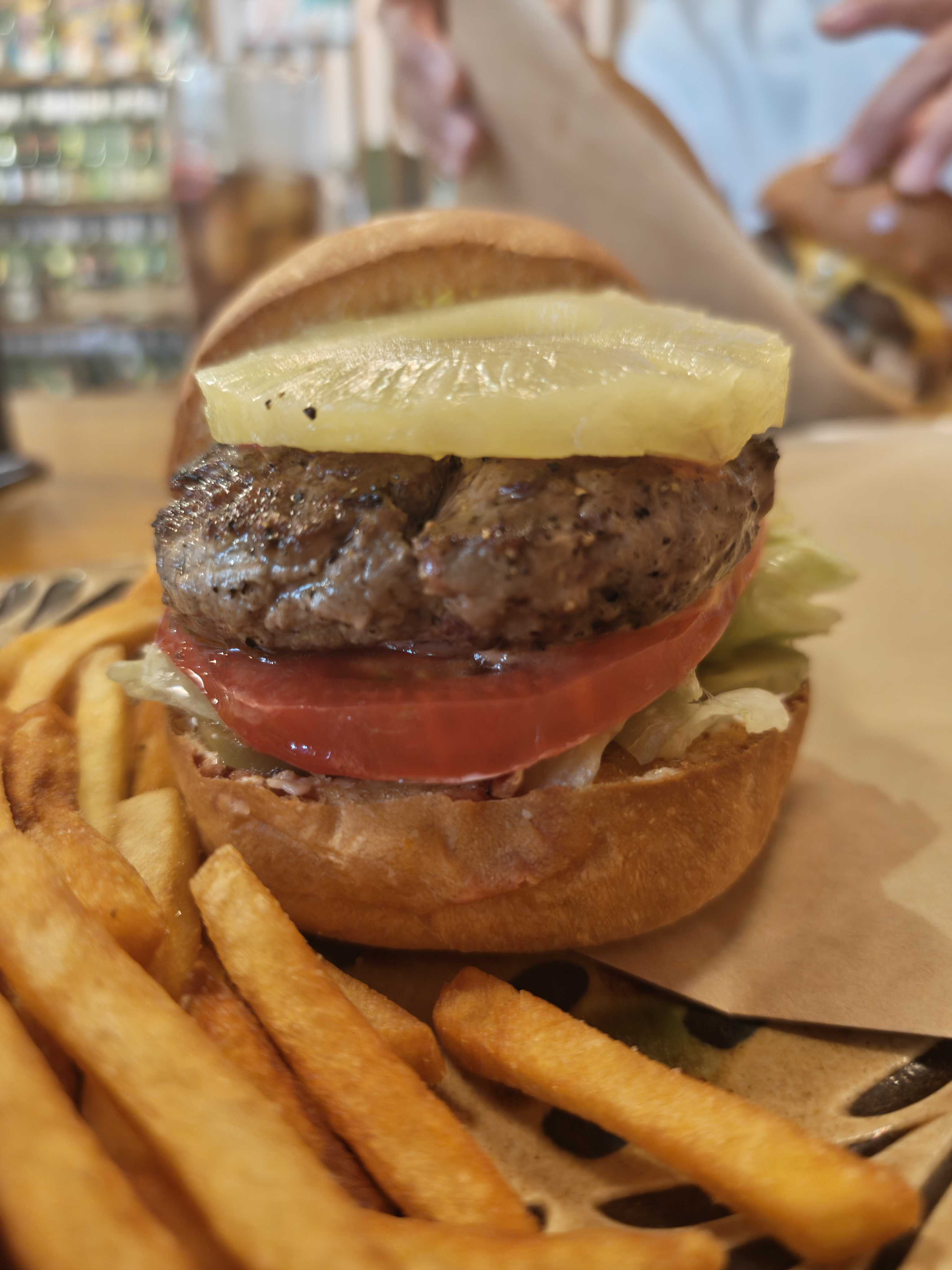 船橋市前原西　NEO TOKYO　ランチ　パインバーガー