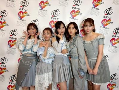 前田敦子　一日警察署長　写真5枚セット Amazon.co.jp: 前田敦子 一日警察署長 写真5枚セット : おもちゃ