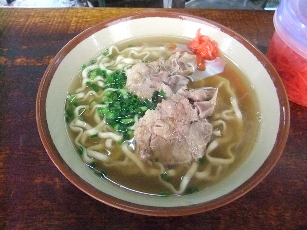 丸安そば＠那覇・農連市場入り口交差点の丸安そば