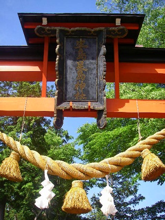 生島足島神社鳥居.jpg