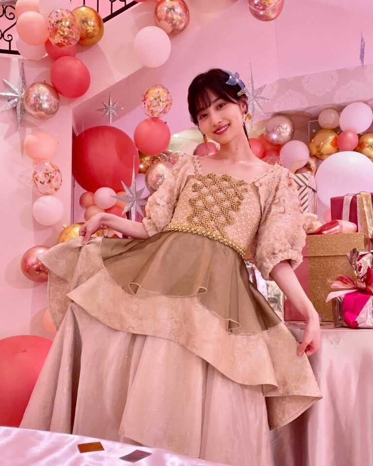 Amazon.co.jp: 山下美月の2023 Lucky Bag カレンダー衣装コンプ : 文房具・オフィス用品