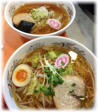フードコートでラーメンランチ