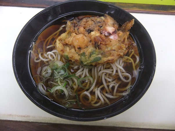 千住旭町・北千住上りそばのゲソ天そば1